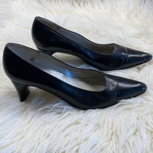 Charles Jourdan Paris Black great heels! Vintage Pumps